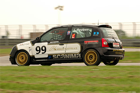 Det er denne bil Jakob Sund skal køre Clio Cup i